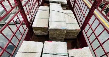 赤峰 黄金麻花岗岩荔枝面，光面毛板装车完成