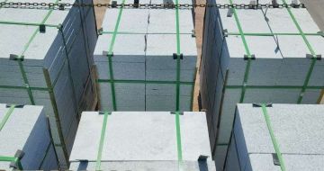 赤峰 芝麻白花岗岩5公分地铺石 花岗岩厂家工厂装车日常