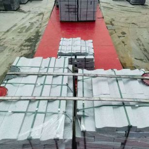 赤峰 芝麻白仿形加直形路沿石出货日常