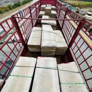 赤峰 黄金麻花岗岩荔枝面，光面毛板装车完成