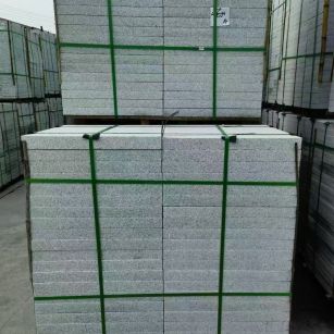 赤峰 芝麻白火烧，园林广场市政工程地铺石，1.8~5.0厚均有现货