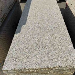 赤峰 黄金麻花岗岩荔枝面毛板，半成品