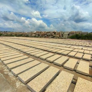 赤峰 黄金麻花岗岩荔枝面地铺石防护中