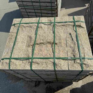 赤峰 黄金麻花岗岩石材自然面蘑菇石成品