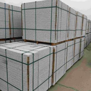 赤峰 白麻花岗岩石材荔枝面地铺石（300*600*50）