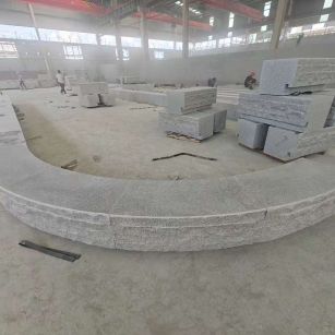 赤峰 芝麻白异形坐凳，自然面光面弧形加工