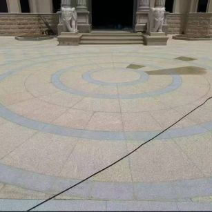 赤峰 黄金麻芝麻灰花岗岩石材地铺拼接效果