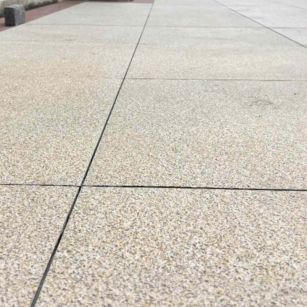 赤峰 黄金麻花岗岩石板材荔枝面地面铺装效果