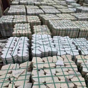 赤峰 黄金麻白麻花岗岩荔枝面地铺石(冰裂纹)