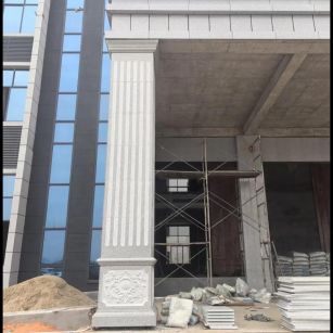 赤峰 芝麻白光面花岗岩门楼大柱（罗马柱）配雕花底座