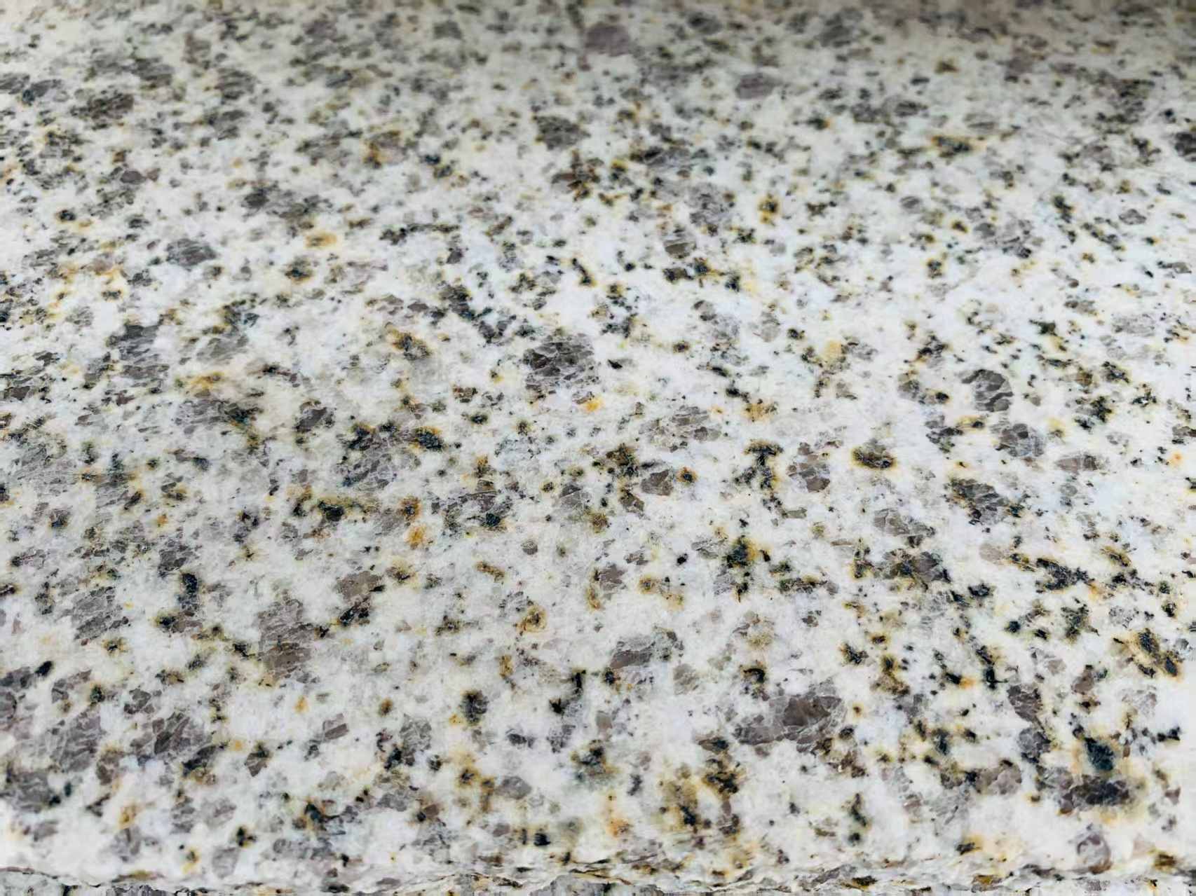 赤峰 黄金麻花岗岩石材浅黄光面