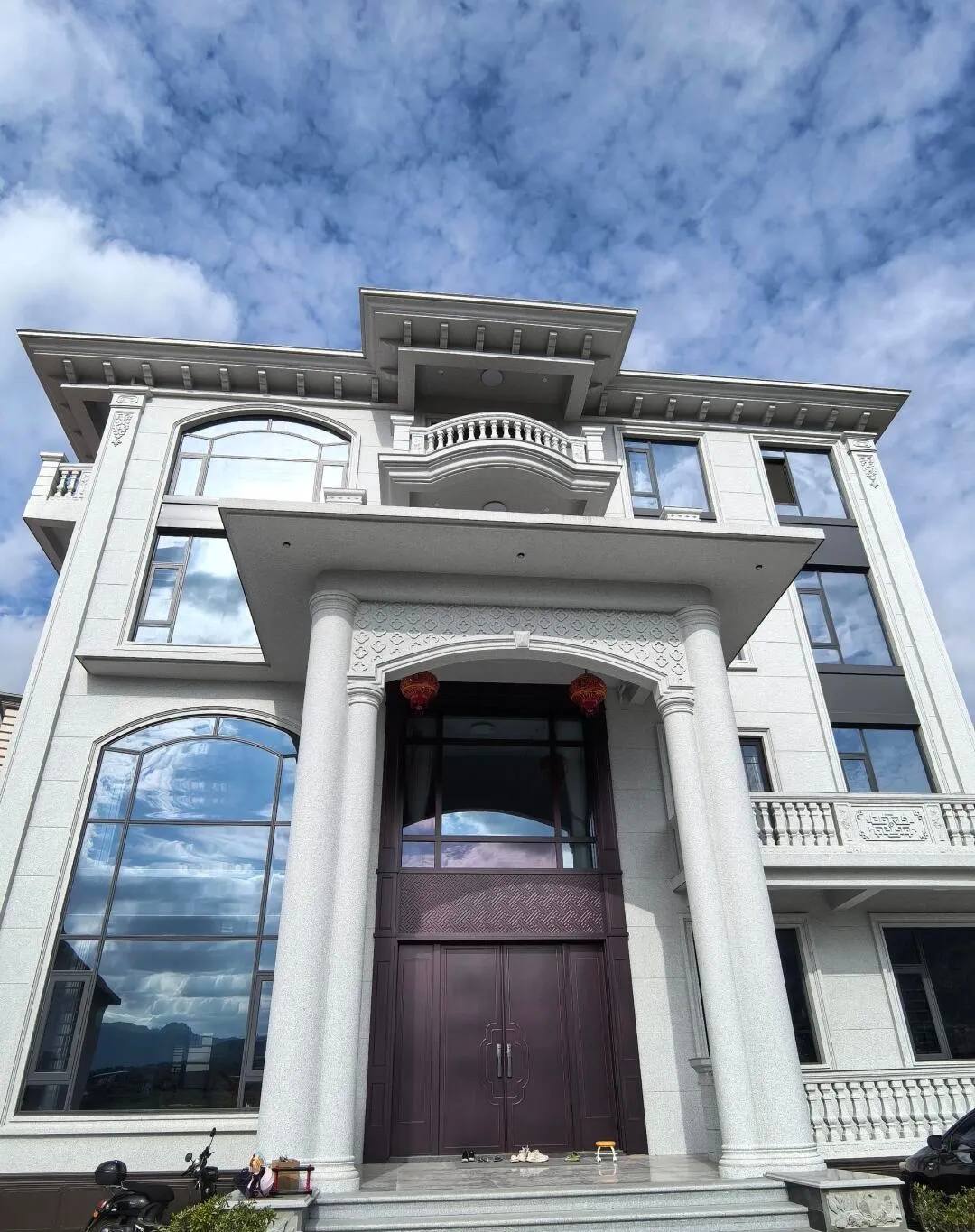 赤峰白麻别墅外墙干挂石材效果示例