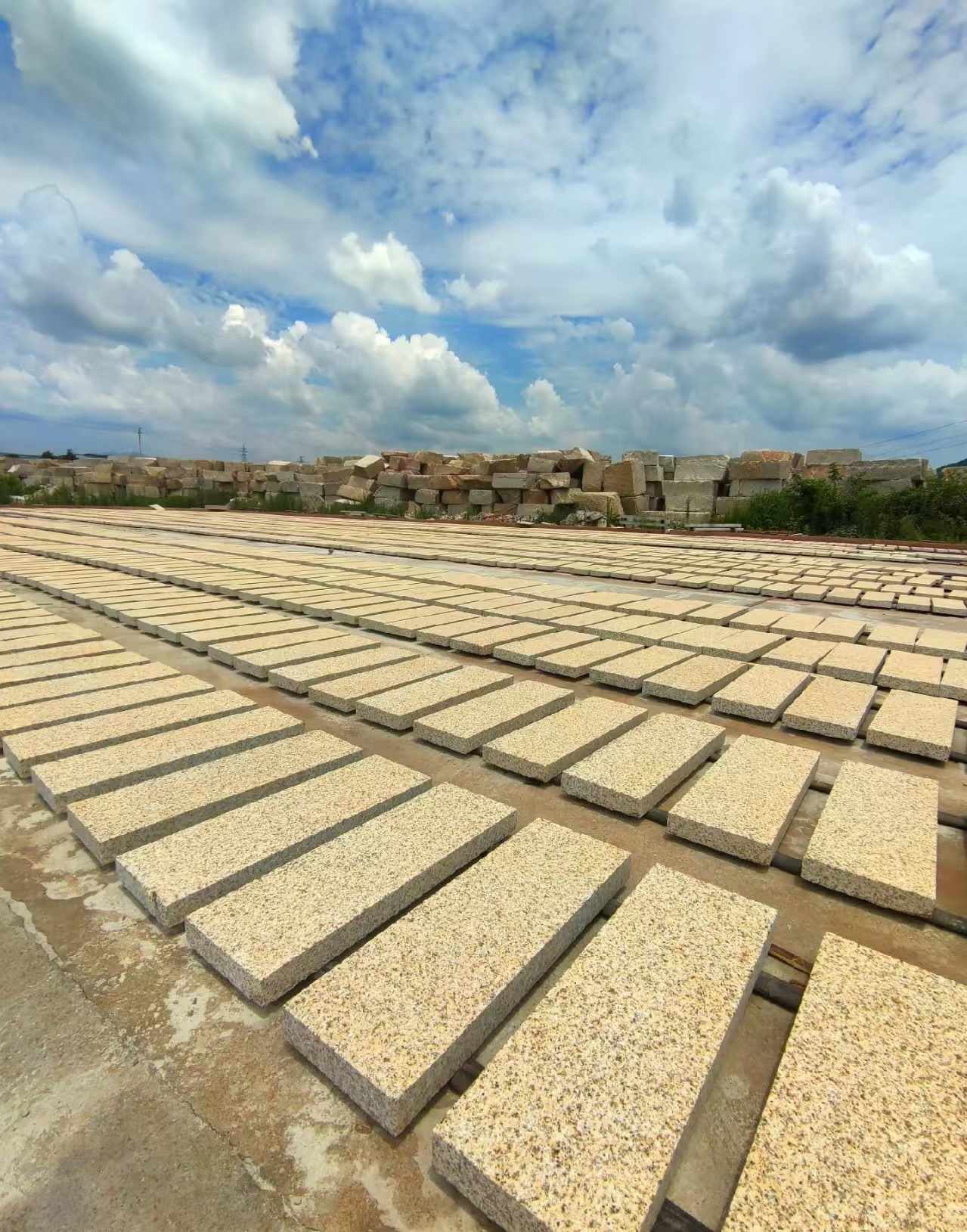 赤峰 黄金麻荔枝面花岗岩石材地铺石防护中