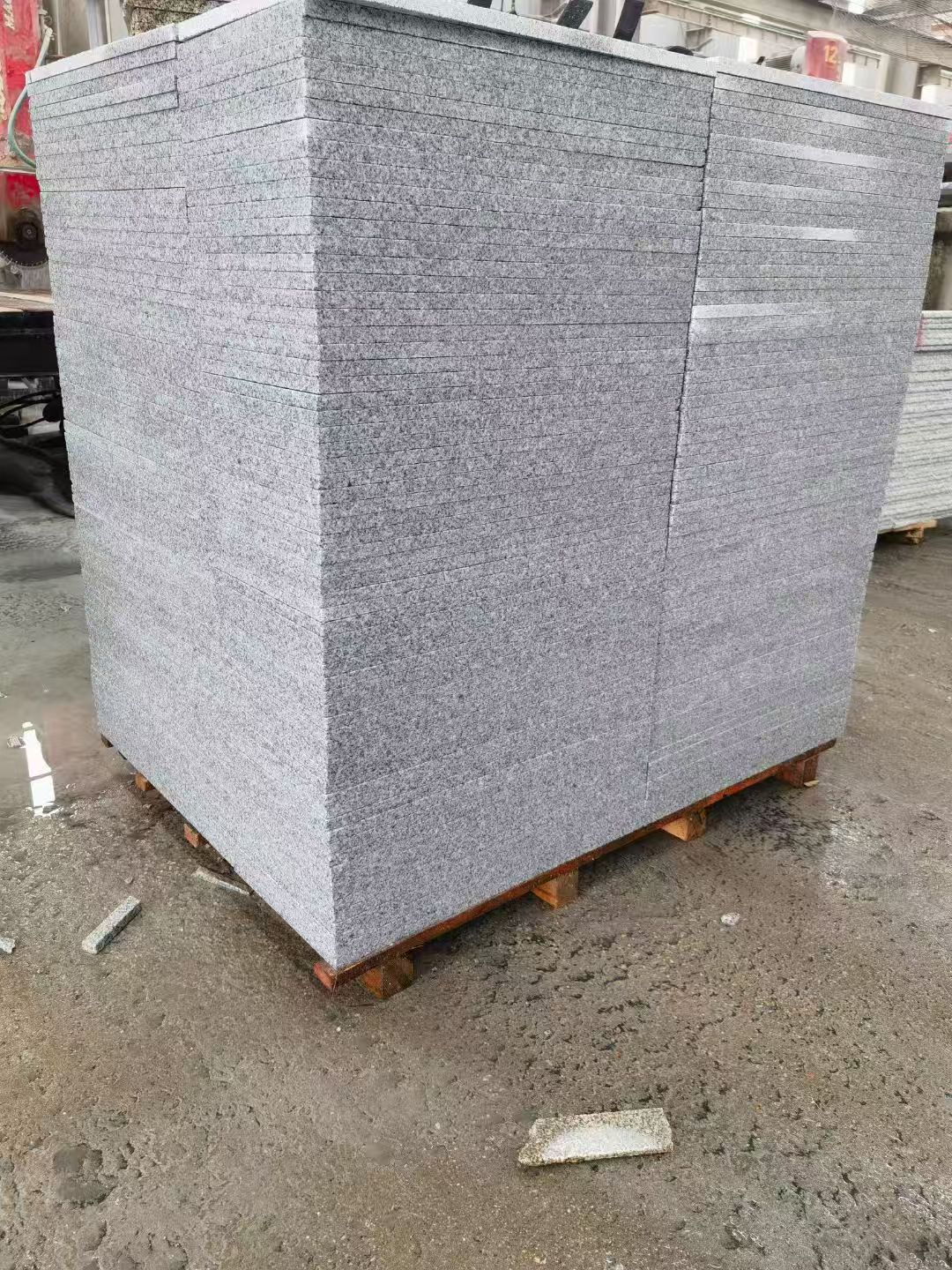 赤峰 芝麻白火烧面1.8厚300*600地铺石，尺寸标准，厚薄均匀