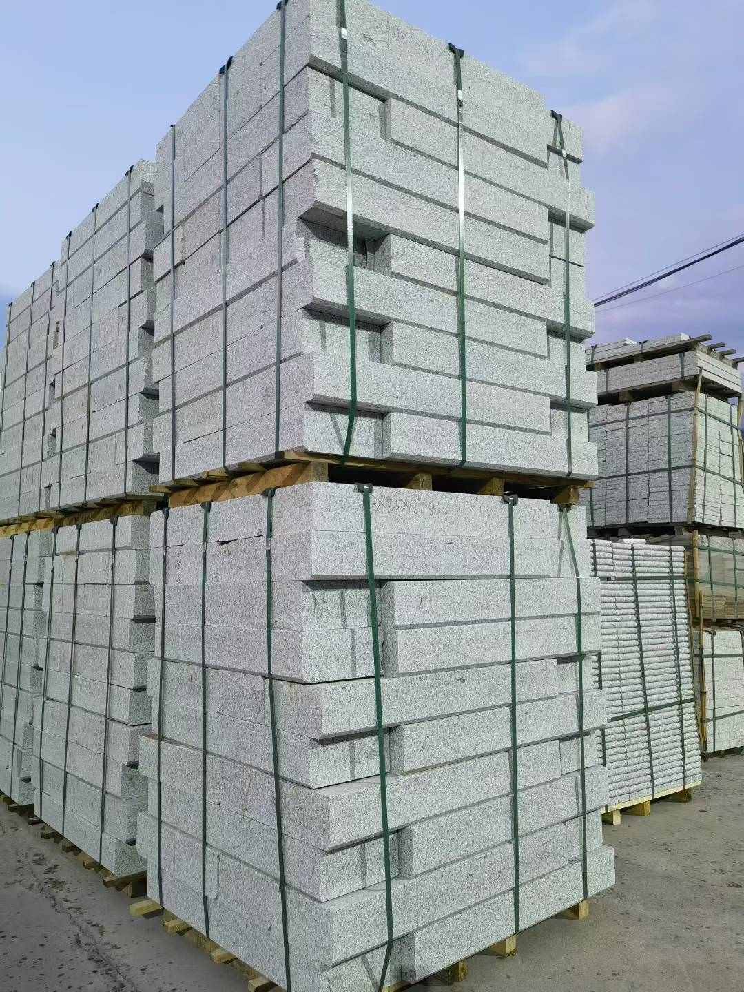 赤峰 芝麻白花岗岩路沿石，路缘石，路肩石，道牙，立缘石，马路牙子，街沿石，侧石等