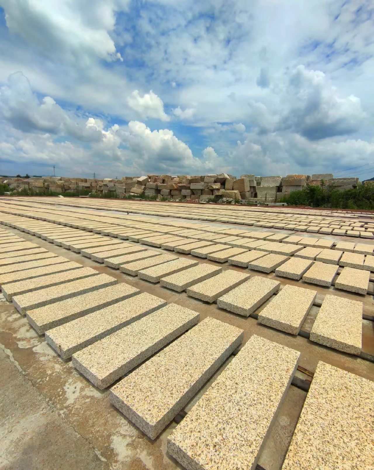 赤峰 黄金麻花岗岩荔枝面地铺石防护中