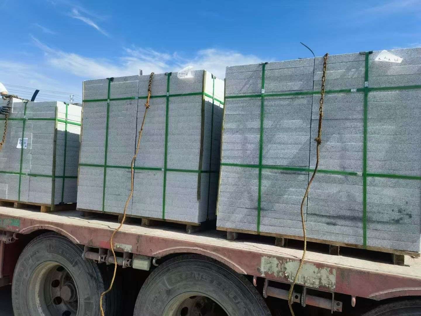 赤峰 芝麻白花岗岩地铺石装车日常