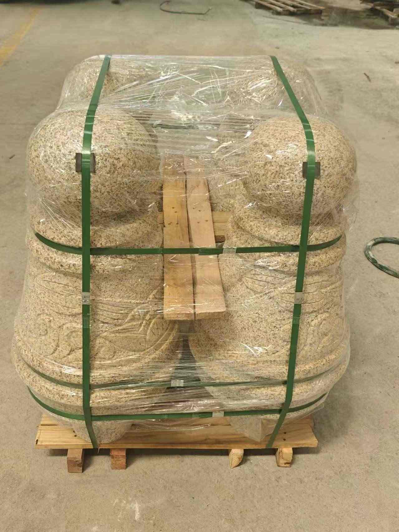 赤峰 黄金麻异形定制雕花——棒棒糖挡车柱