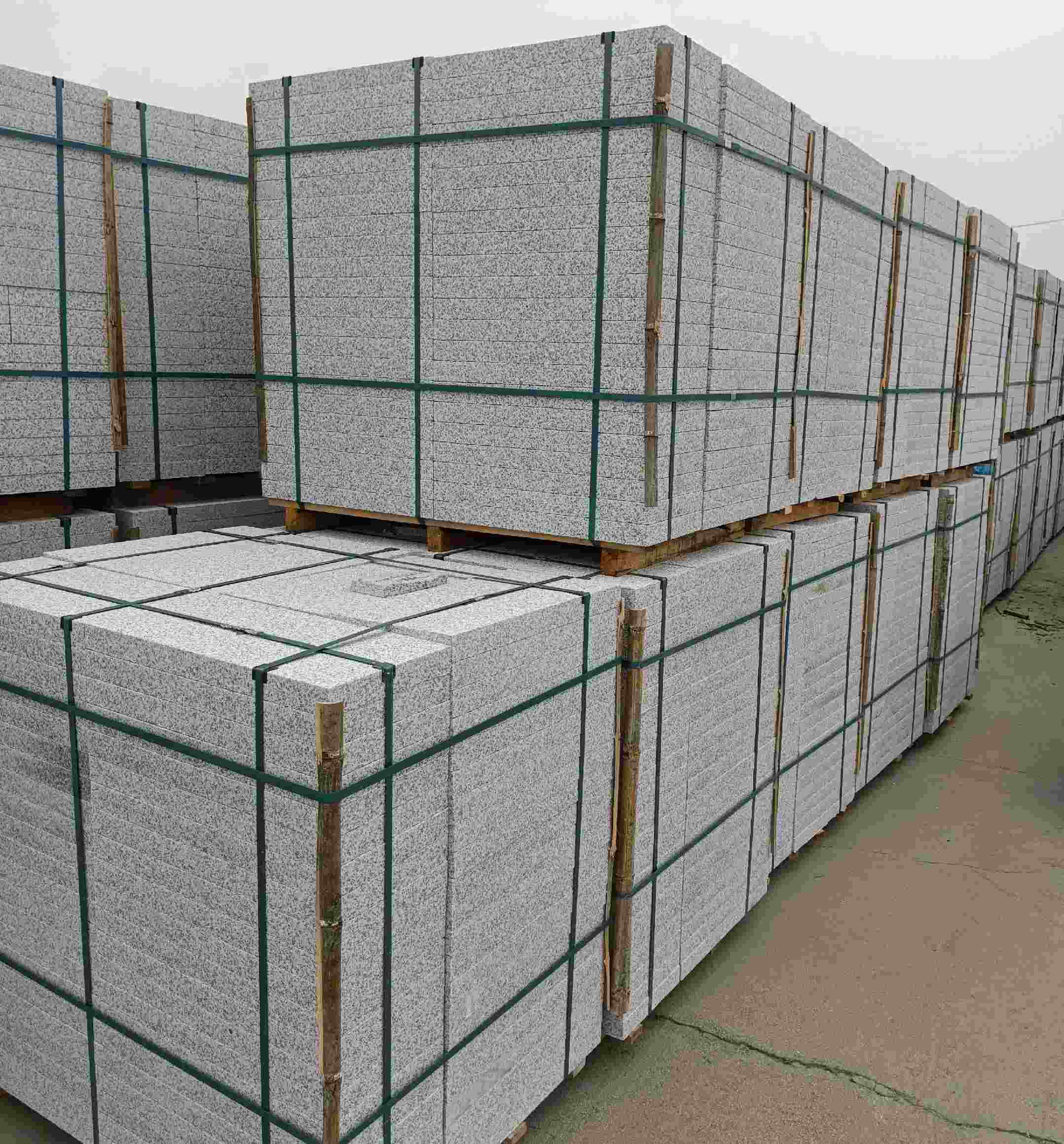 赤峰 白麻花岗岩石材荔枝面地铺石（300*600*50）