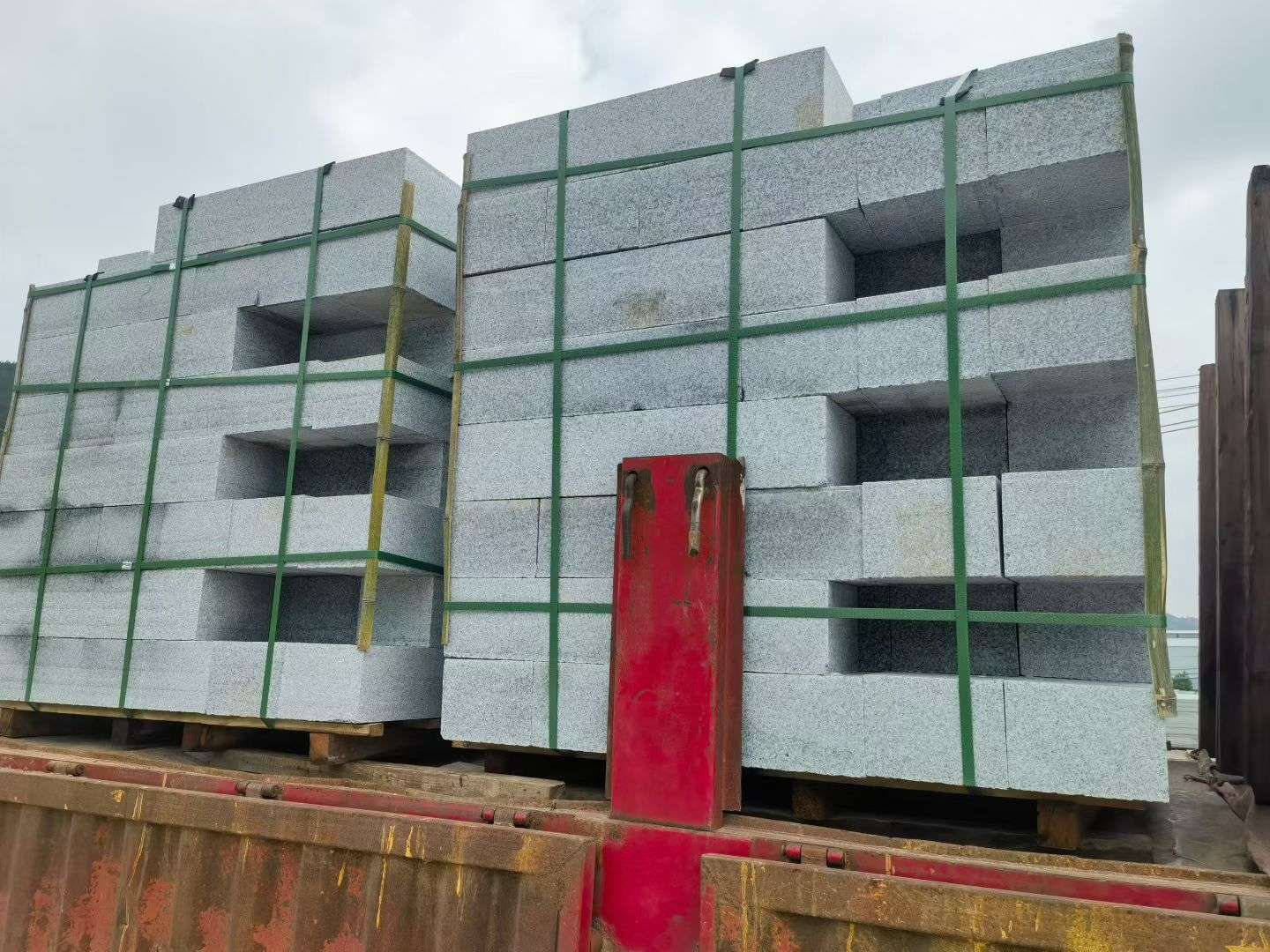 赤峰 芝麻白花岗岩路沿石，平石，路侧石，马路牙子，路缘石，立缘石，平缘石等