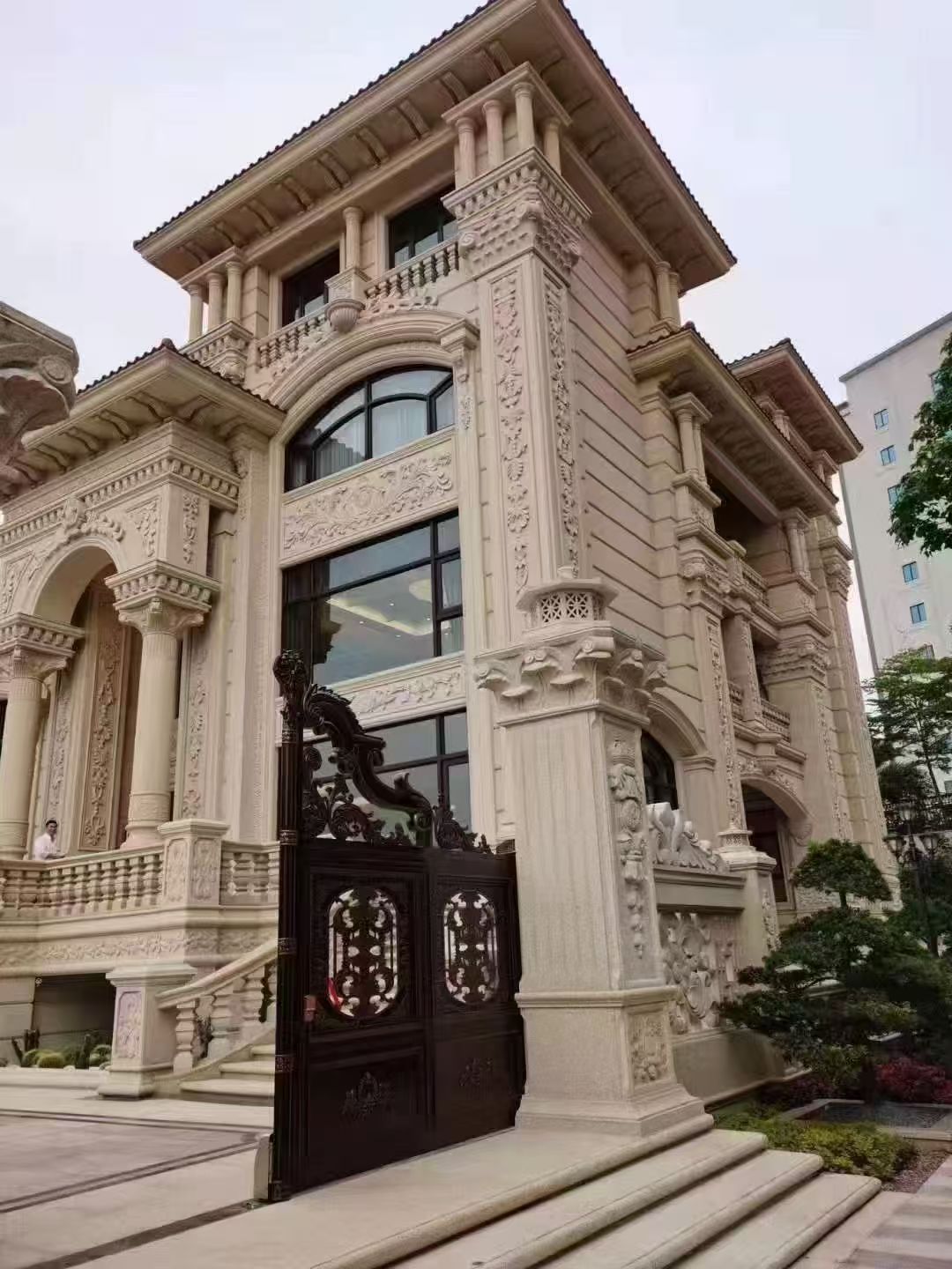 赤峰 黄金麻花岗岩别墅外墙干挂效果展示