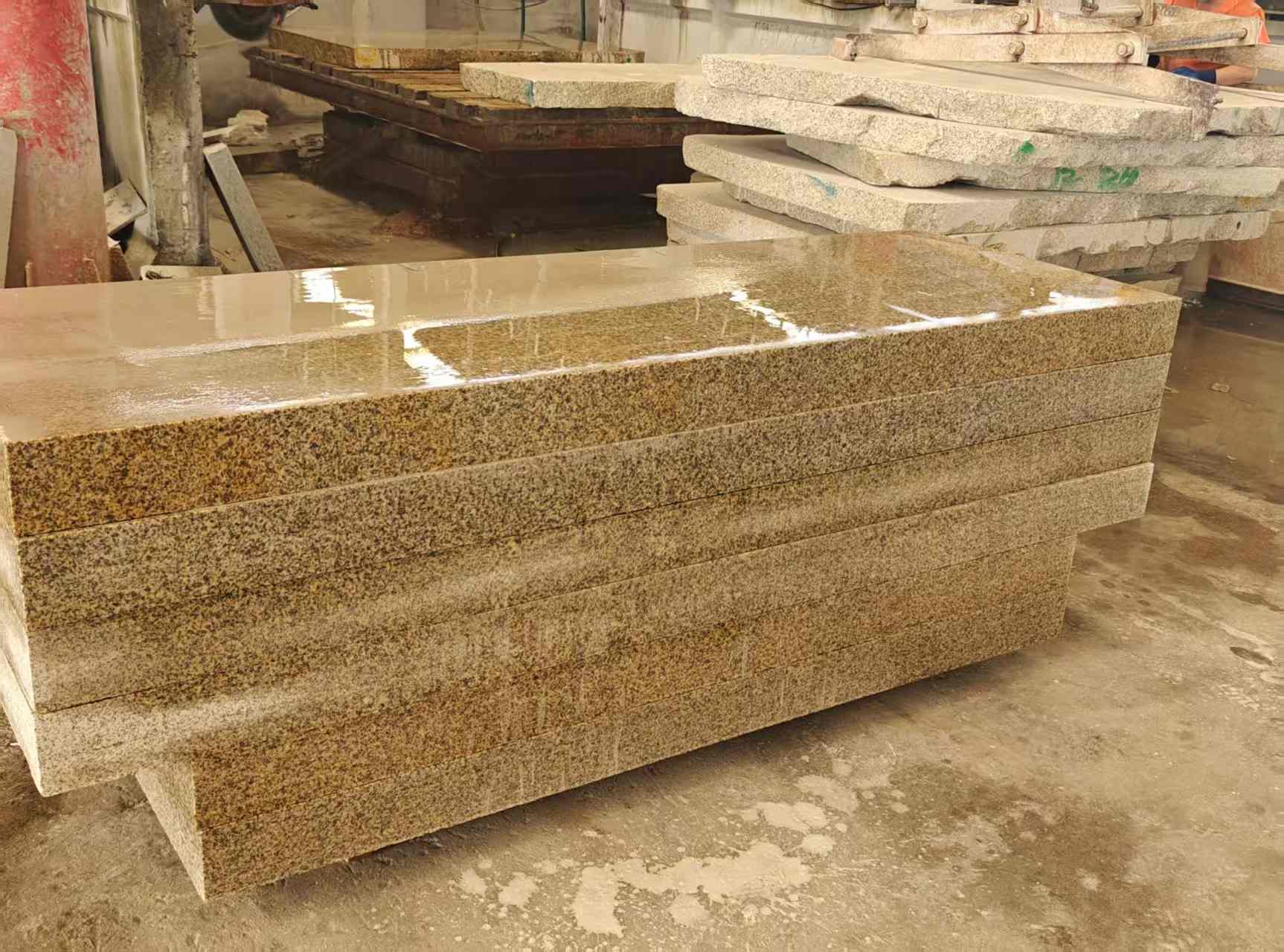 赤峰 黄金麻栏杆料半成品加工中