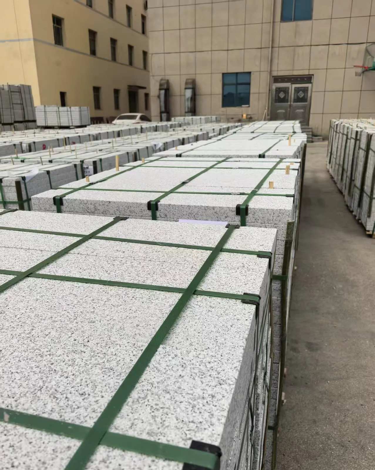 赤峰 白麻花岗岩5.0公分荔枝面地铺石