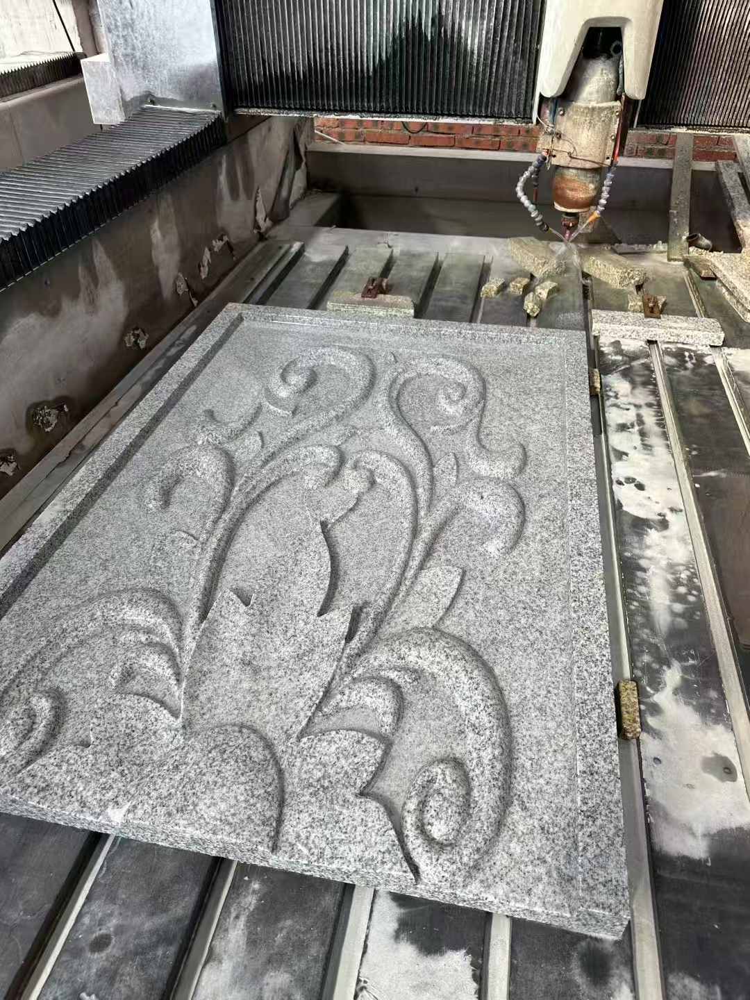 赤峰 白麻别墅干挂雕花板