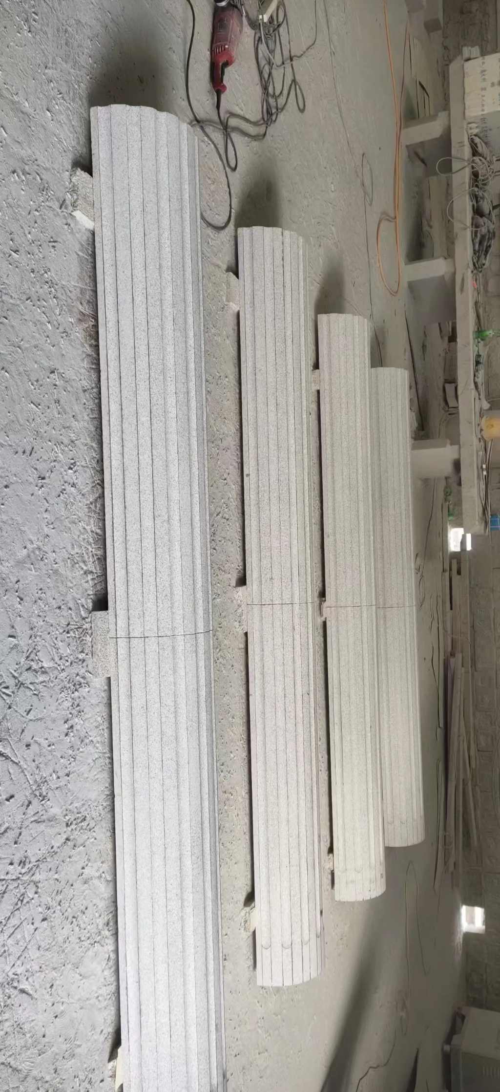 赤峰 花岗岩厂家带你看白麻花岗岩门楼大柱柱皮