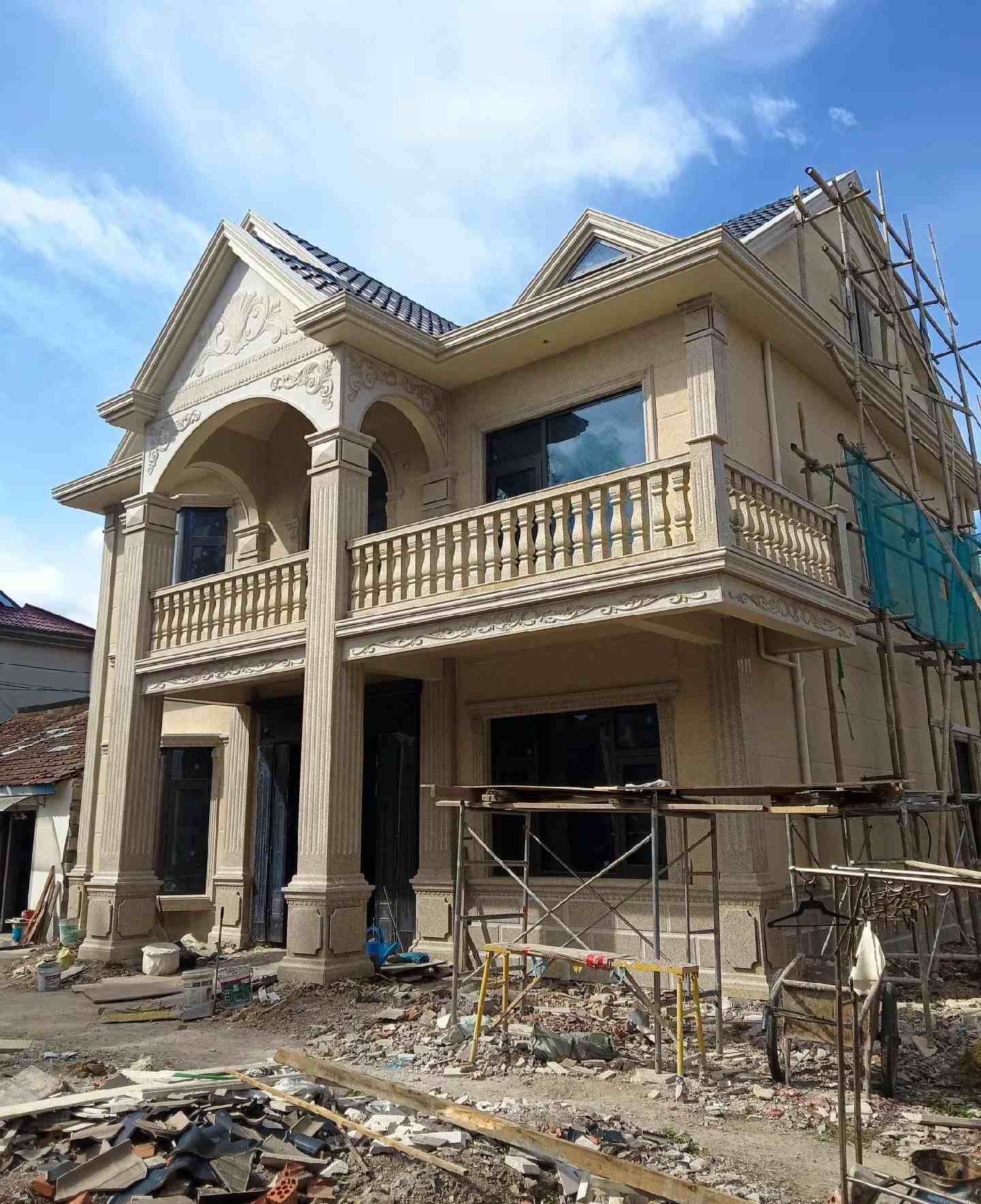 赤峰 黄金麻花岗岩石材私人别墅雕花门楼柱阳台栏杆