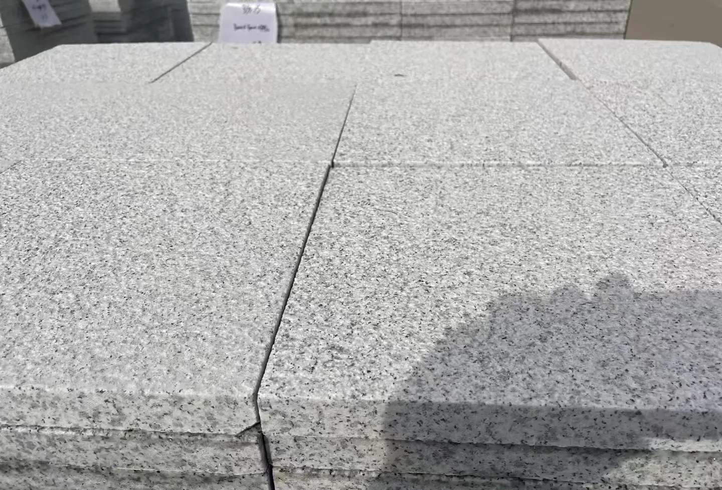 赤峰 白麻花岗岩石材推荐 荔枝面地铺石