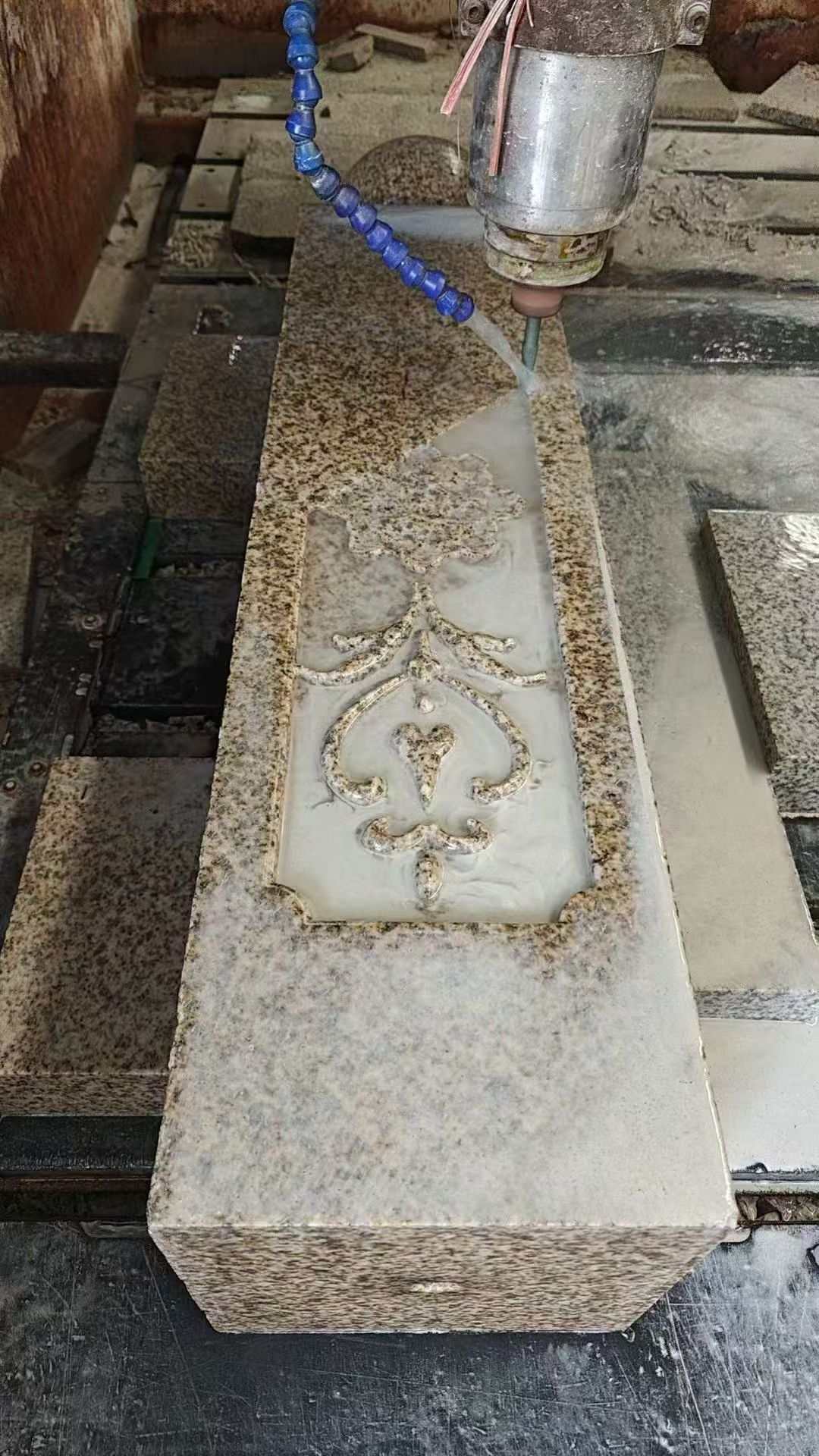 赤峰 黄金麻花岗岩异形加工雕刻栏杆大柱