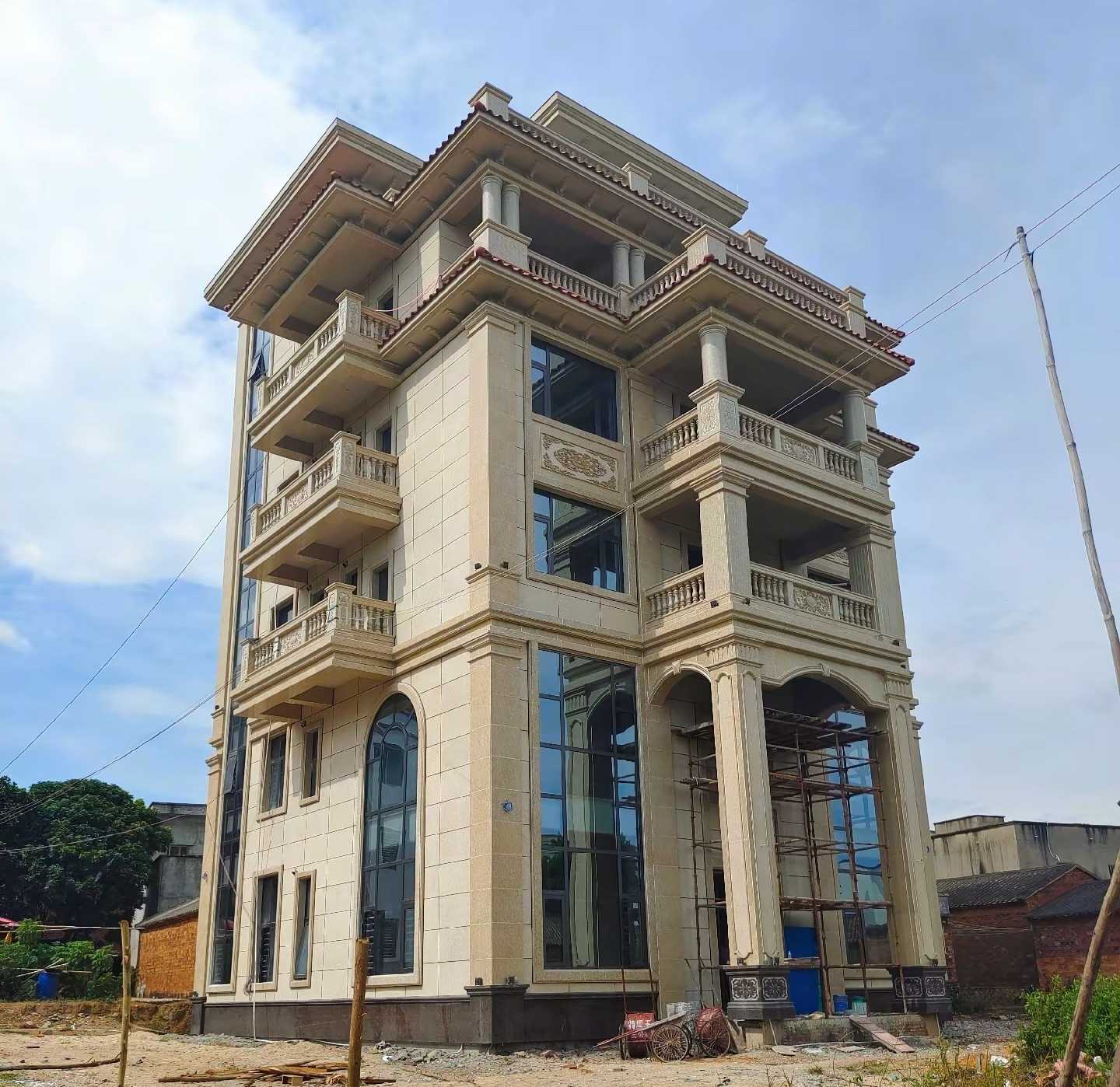 赤峰 黄金麻花岗岩石材别墅外墙干挂搭配（雕花栏杆花瓶柱门楼罗马柱）