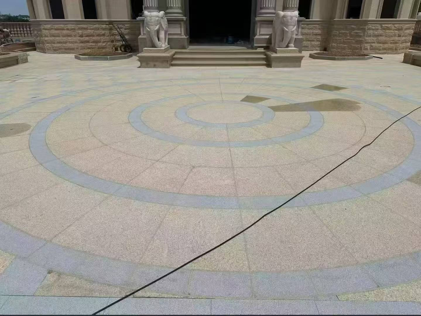 赤峰 黄金麻芝麻灰花岗岩石材地铺拼接效果