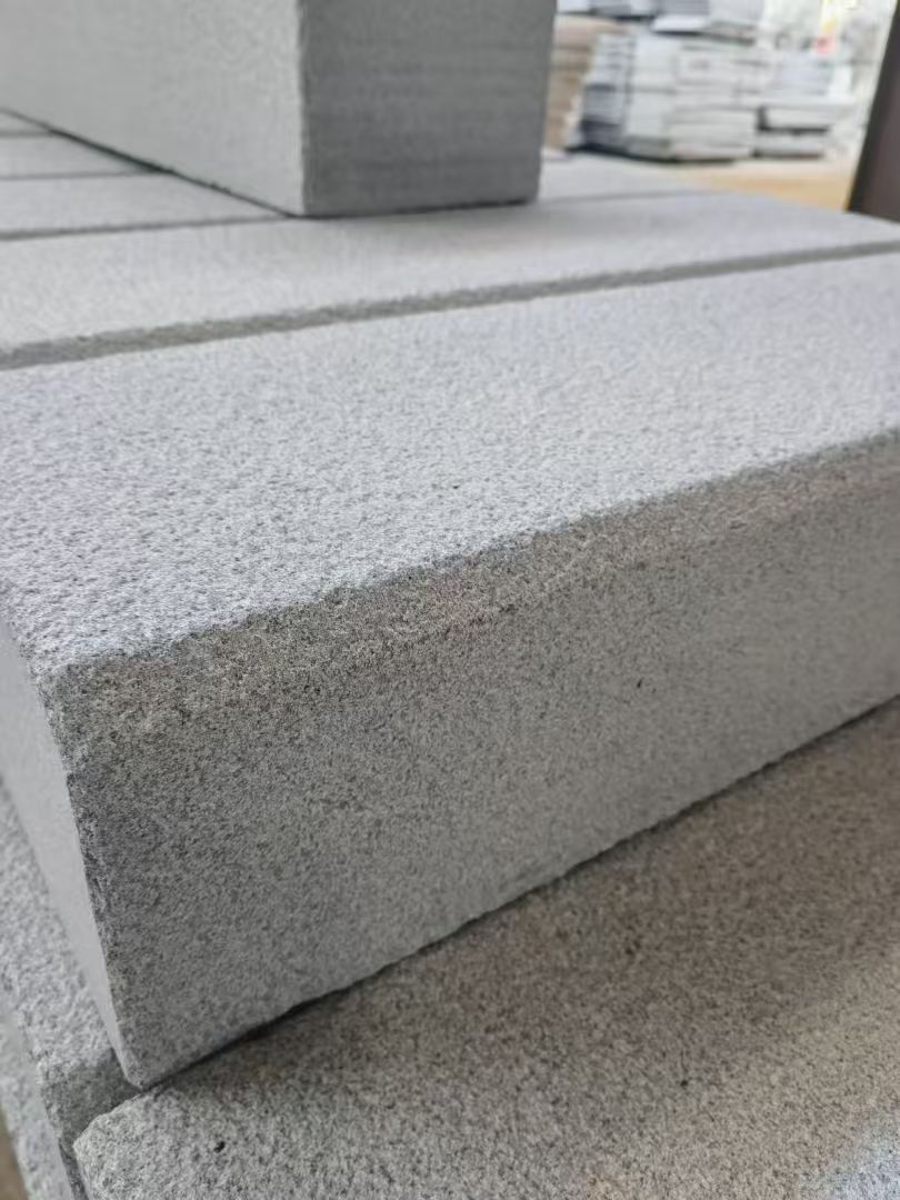 赤峰 芝麻灰荔枝面路沿石